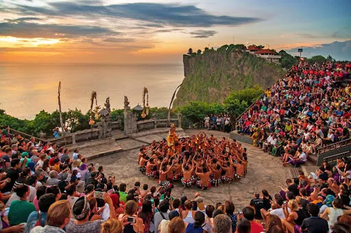 Uluwatu Kecak & Fire Dance Show - HolidaySG