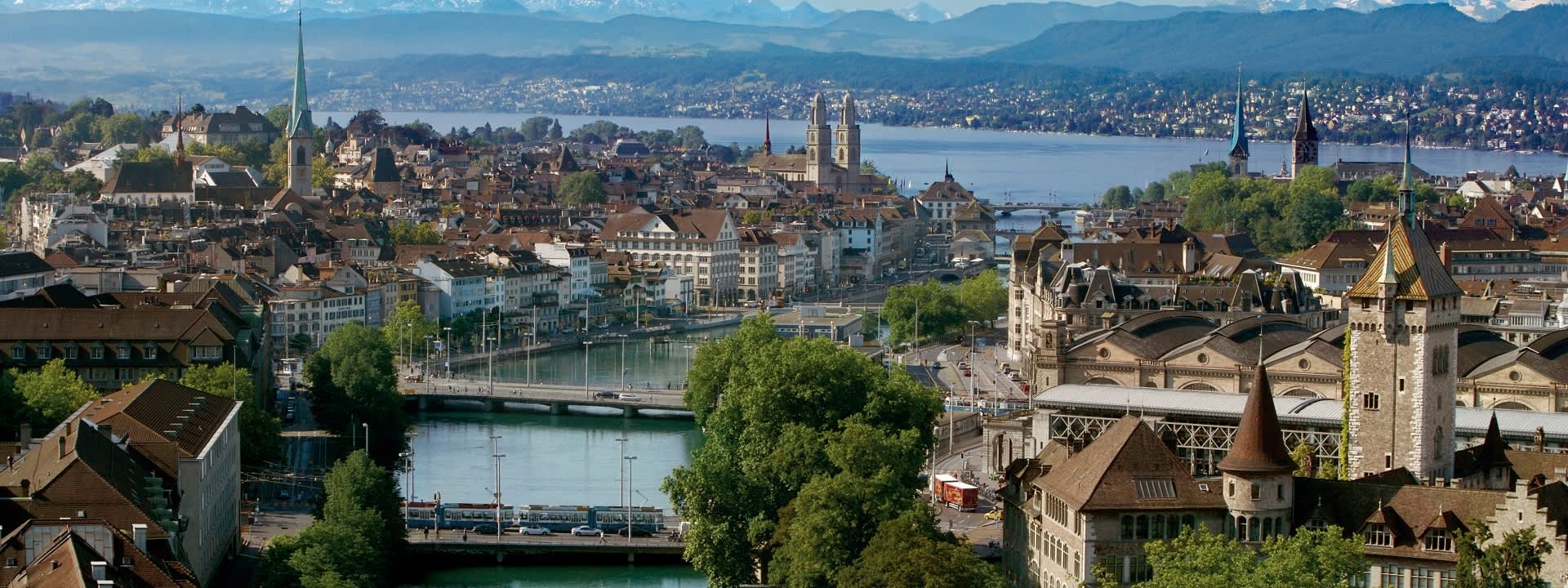 Sunset Tour and Cheese Fondue Dinner in Zürich