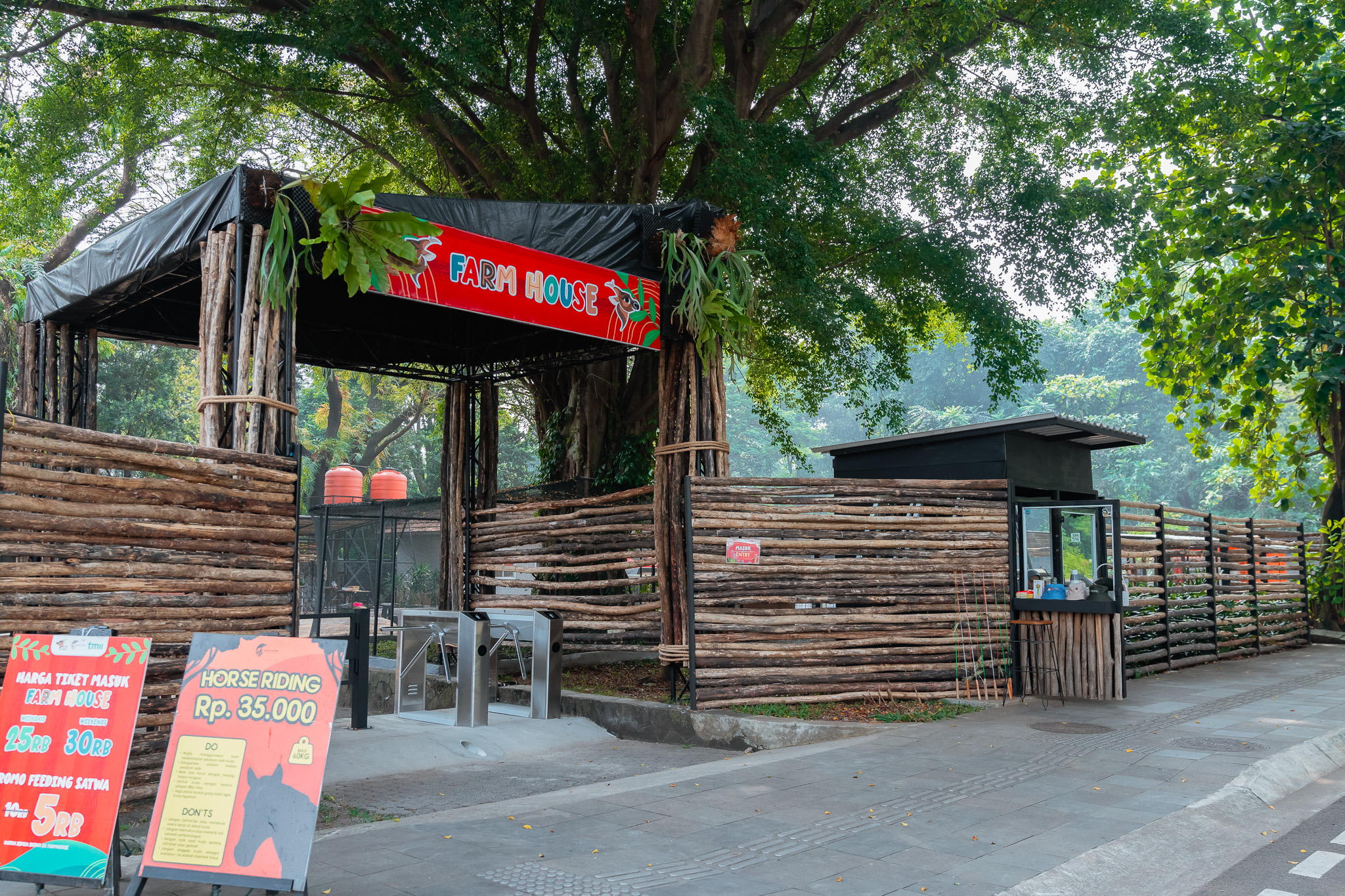 Jagat Satwa Nusantara - Farm House - HolidaySG