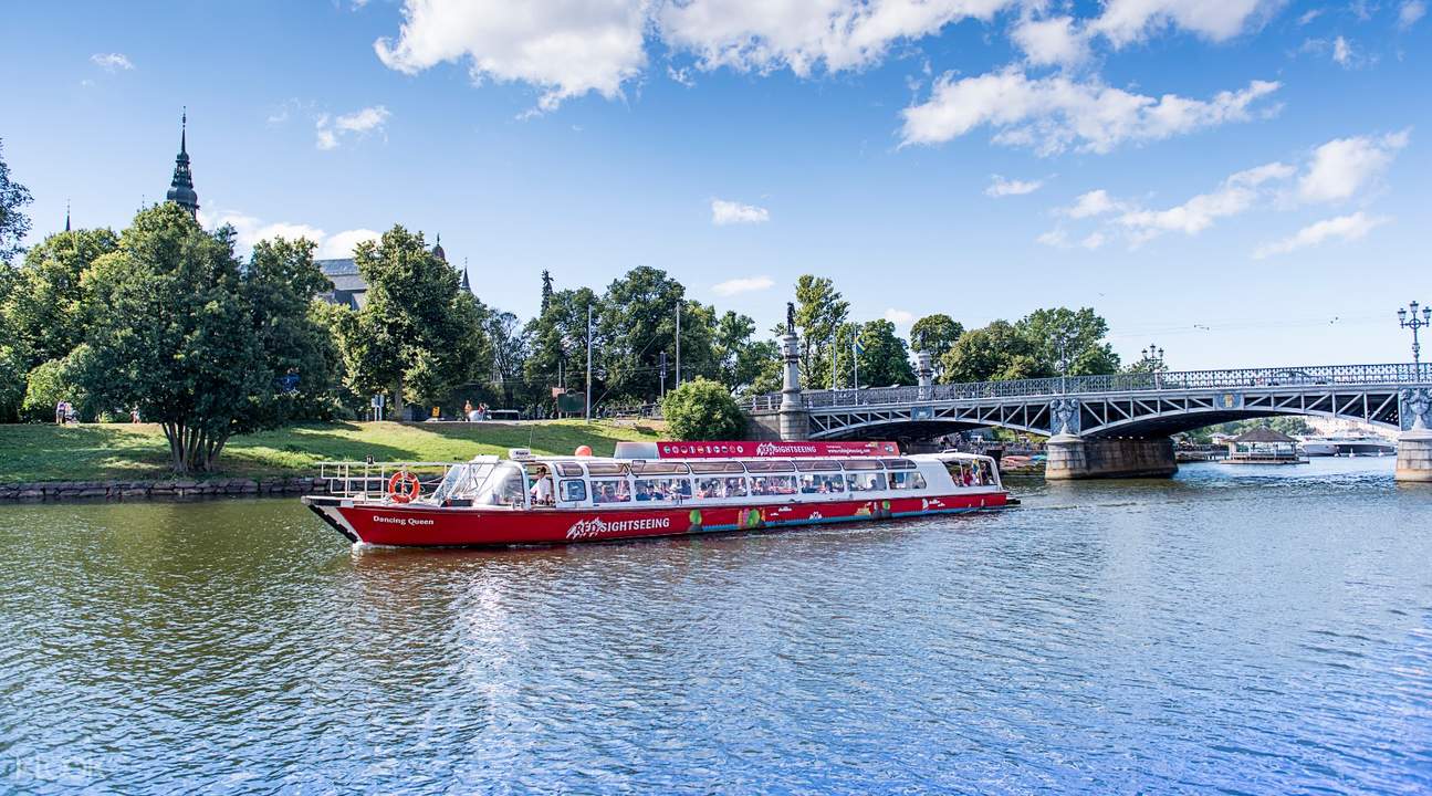 The Royal Bridges and Canal Cruise Tour in Stockholm - HolidaySG