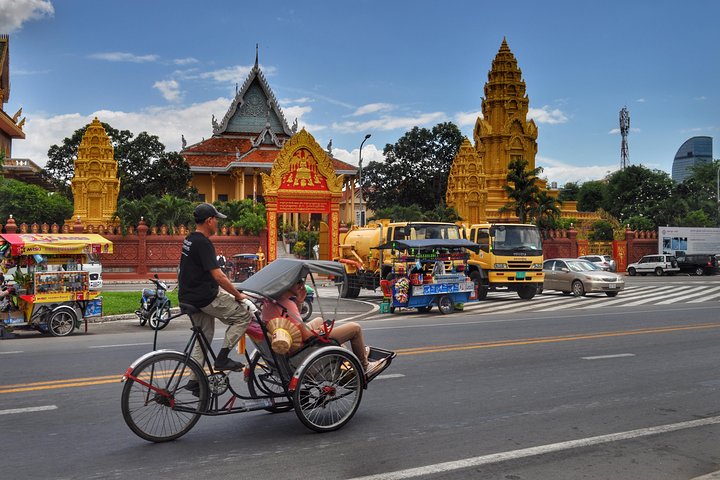 4 Hours Phnom Penh Capital Tour by Cyclo - HolidaySG