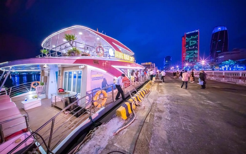 Han River Night Cruises By Dragon Cruise | Da Nang - HolidaySG