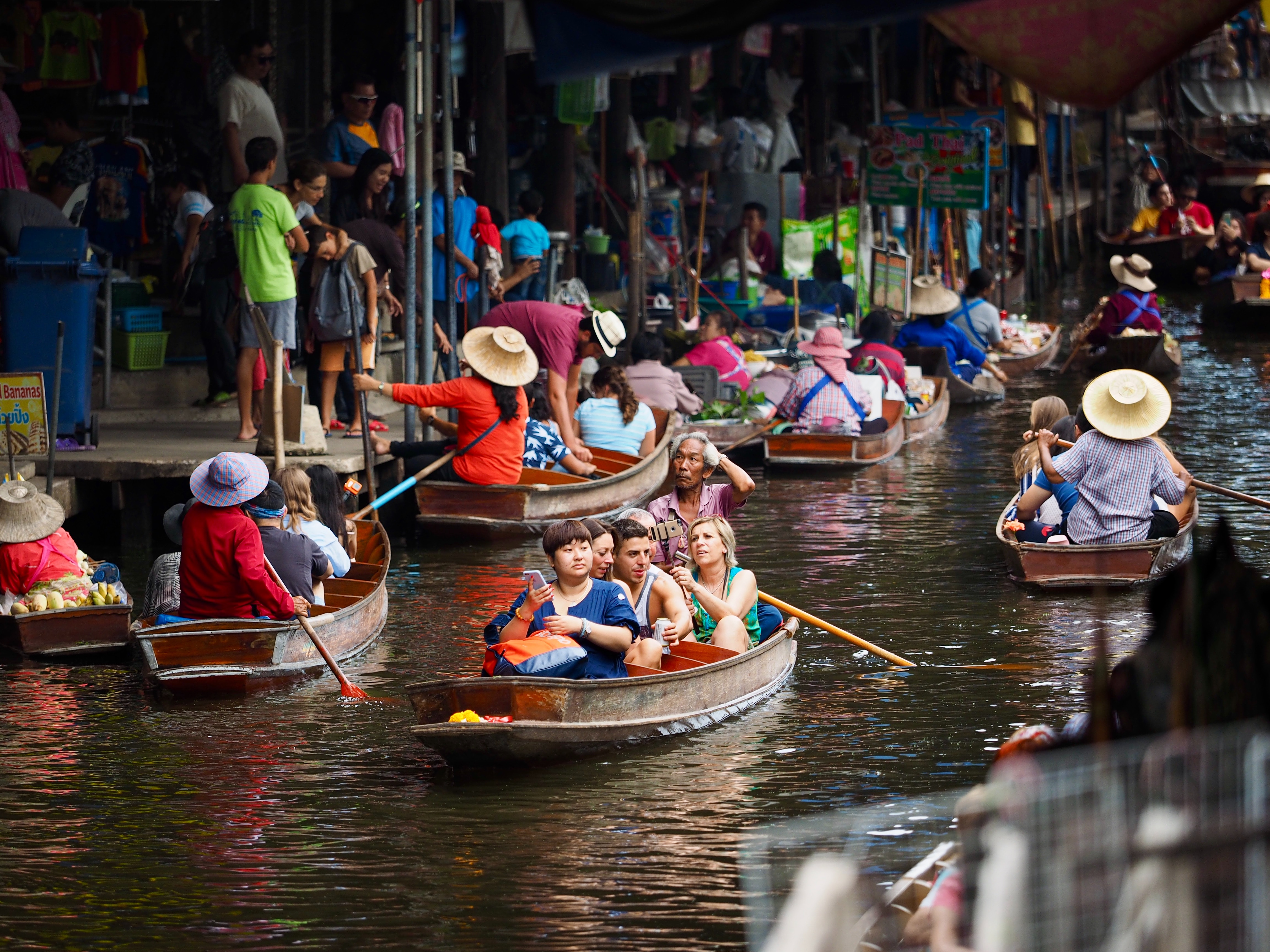Damnoen Saduak Floating Market Tour (included roundtrip transfer in city centre)