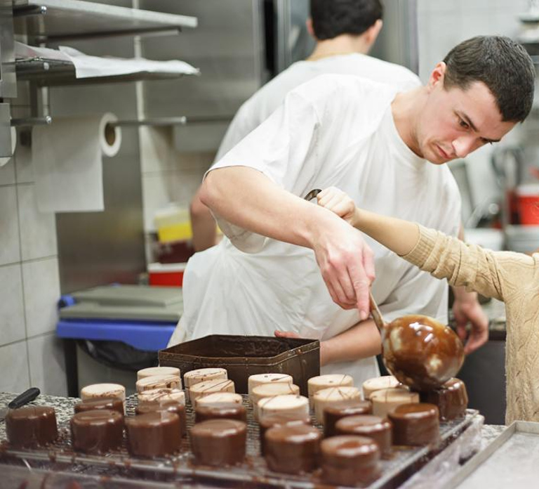 Paris: Behind the Scenes Bakery Tour with Breakfast