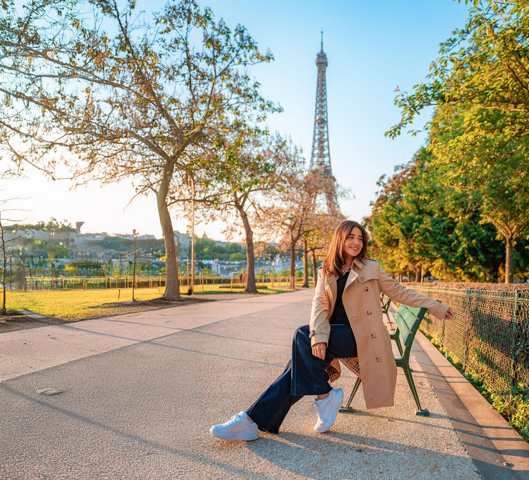 Paris: Professional Photoshoot with the Eiffel Tower