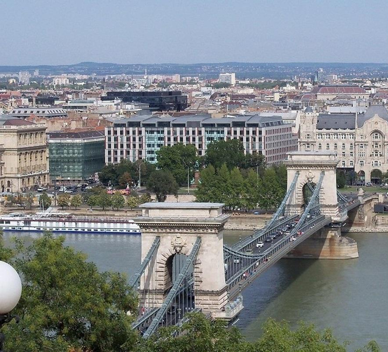 Vienna:Private & Customizable Budapest Day Trip with a Local