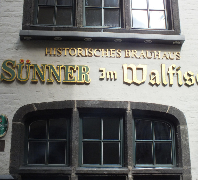 Cologne: Brewery Tour with Beer Tasting and Halven Hahn