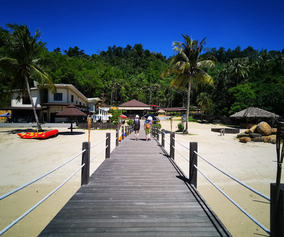 Dreamer Island Day Trip Diving with Lunch & Hotel Transfer - HolidaySG