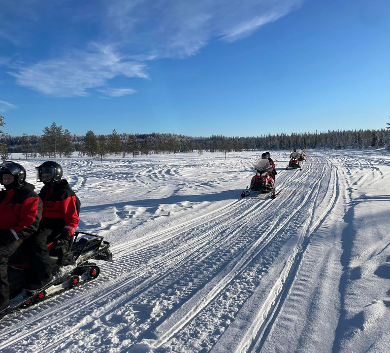 Ruka: Snowmobile Safari 2h with snacks and guide