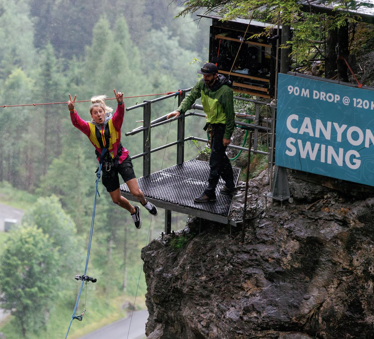 Interlaken: Canyon Swing in Grindelwald