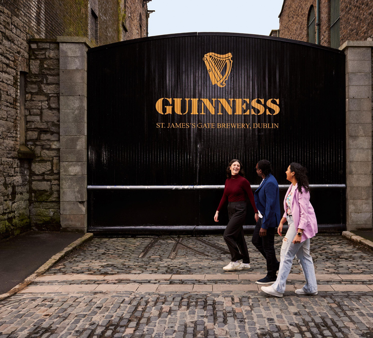 Dublin: Guinness Storehouse Ticket & Hop-on Hop-off Bus Tour