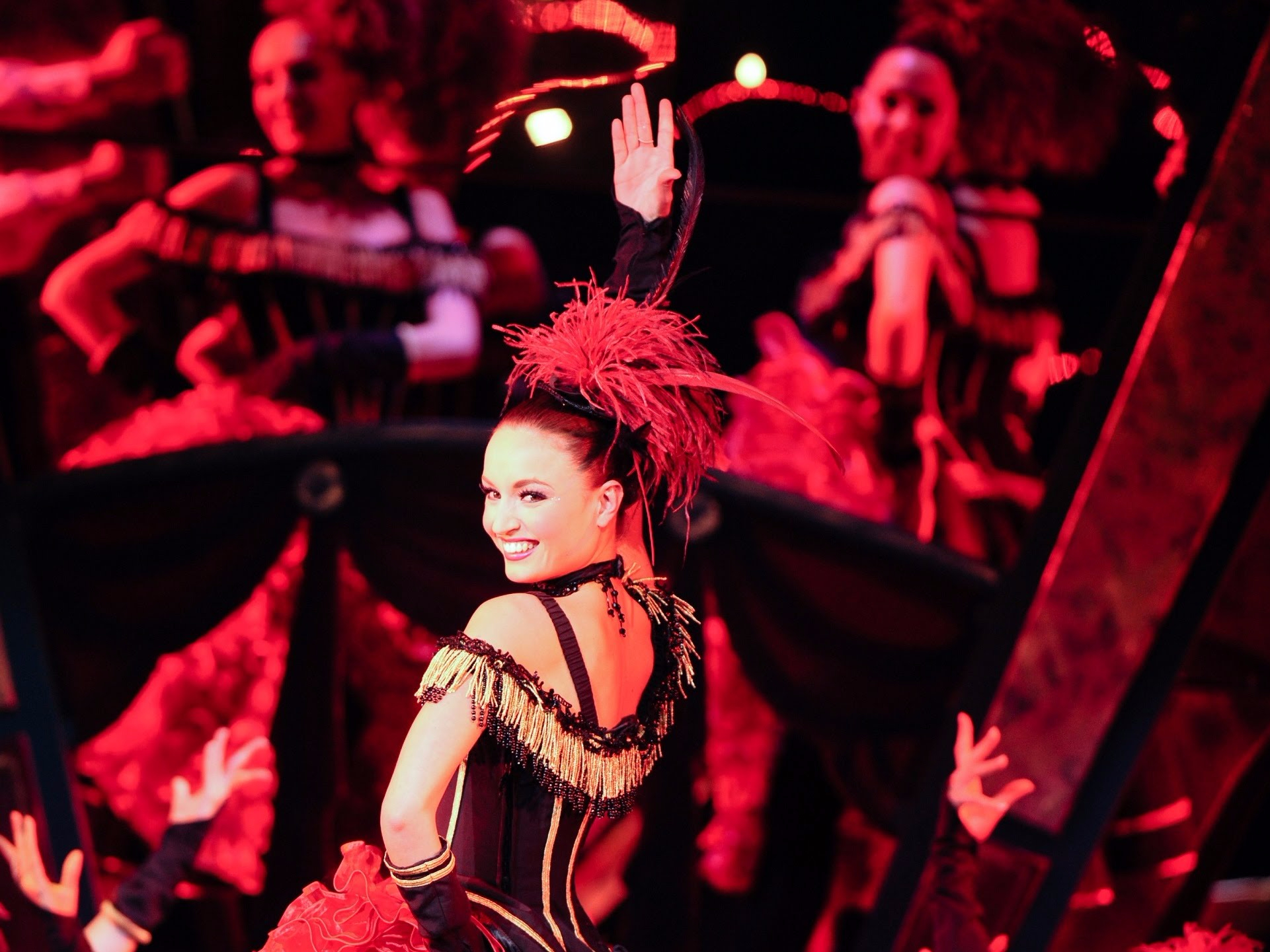 Paradis Latin Show with Champagne