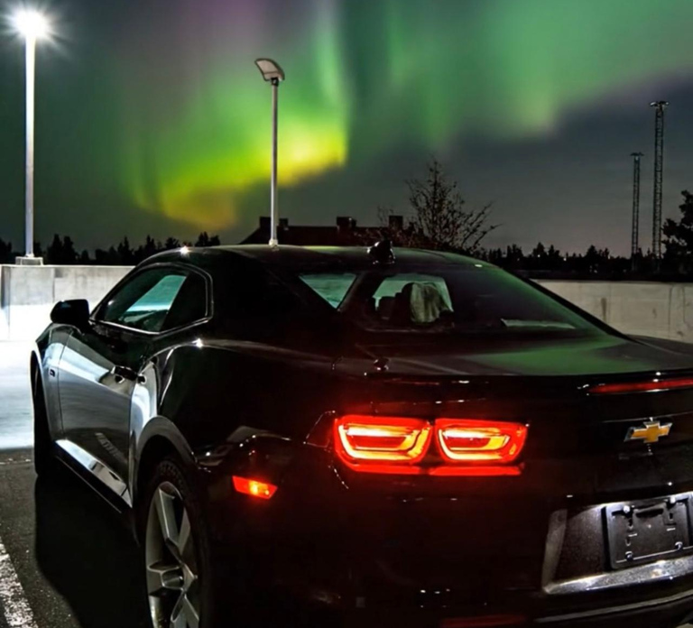 Rovaniemi: Private Northern Lights Tour in Chevrolet Camaro