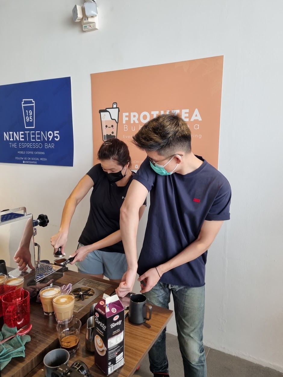 Nineteen95 - HolidaySG