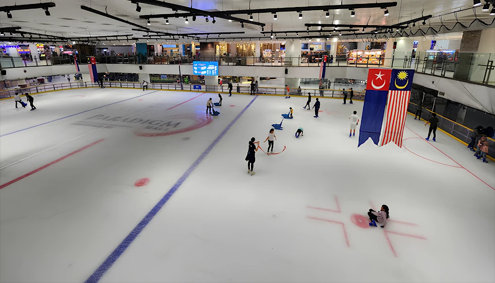 Blue Ice Skating Rink @ Paradigm Mall Johor Bahru - HolidaySG