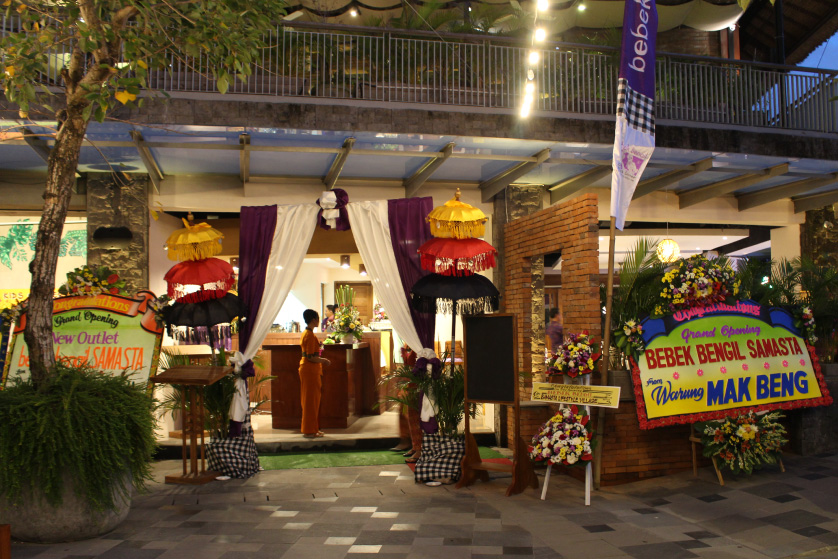 Bebek Bengil Restaurant Samasta Jimbaran Bali - HolidaySG