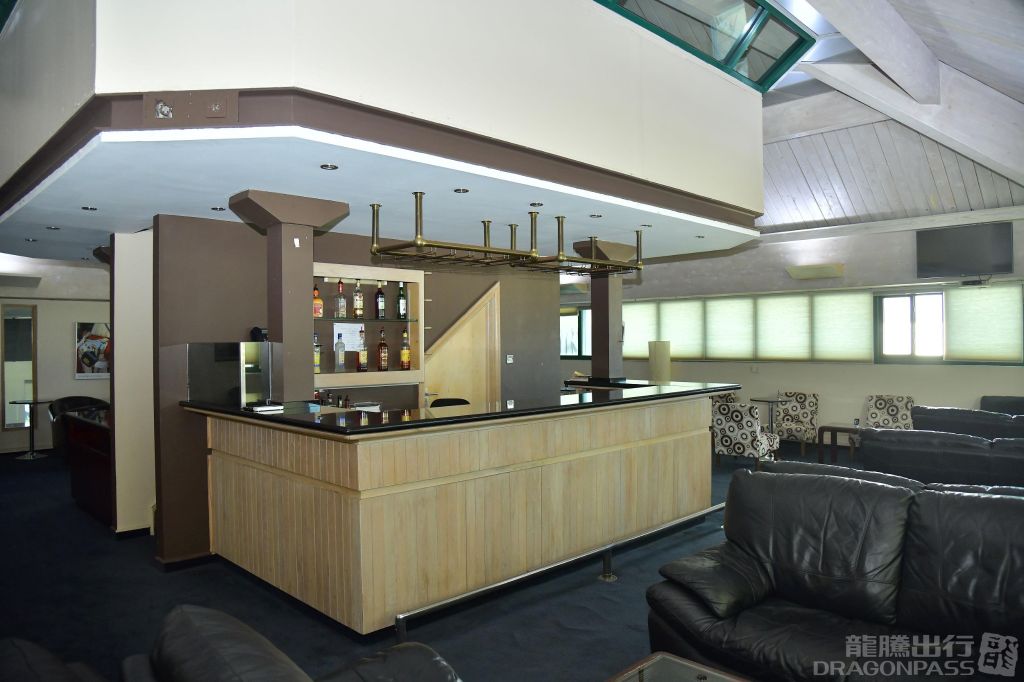 Iyanola Executive Lounge Hewnorra International Airport - HolidaySG