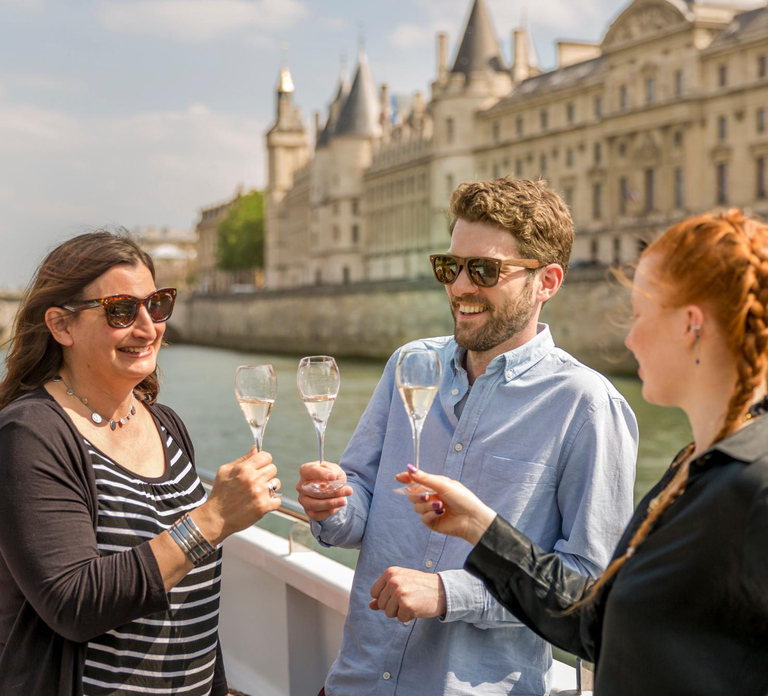 Paris: Champagne Tasting Cruise Departure from Eiffel Tower