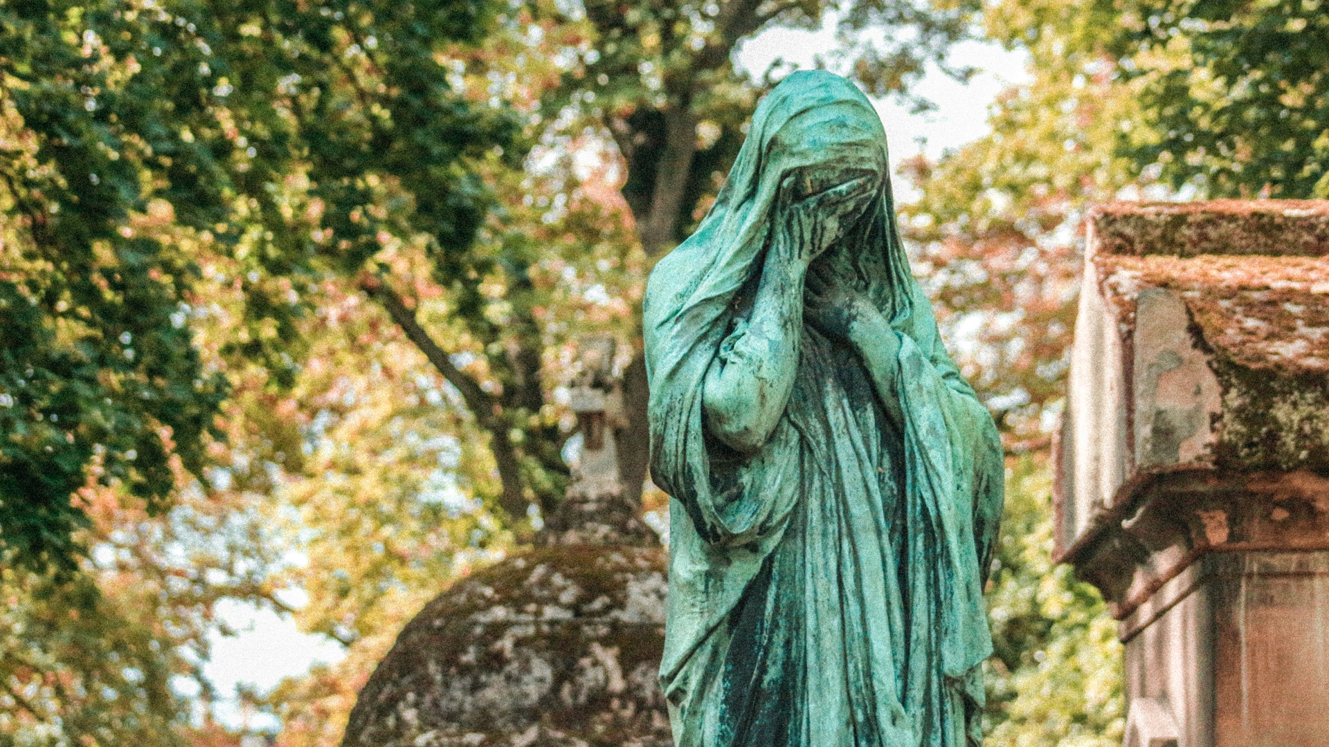 The famous graves of Pere Lachaise podcast tour