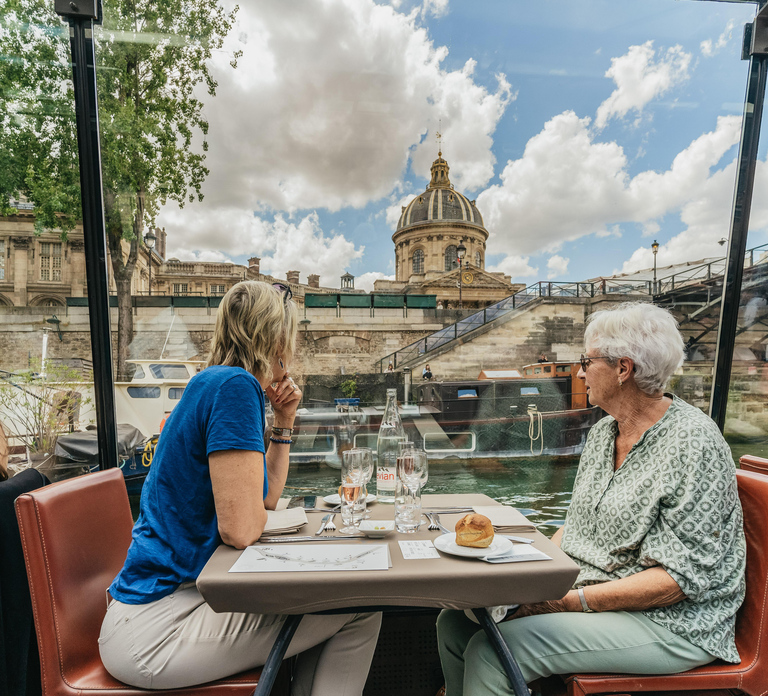 Paris: 2-Hour River Seine Lunch Cruise with 3-course-menu