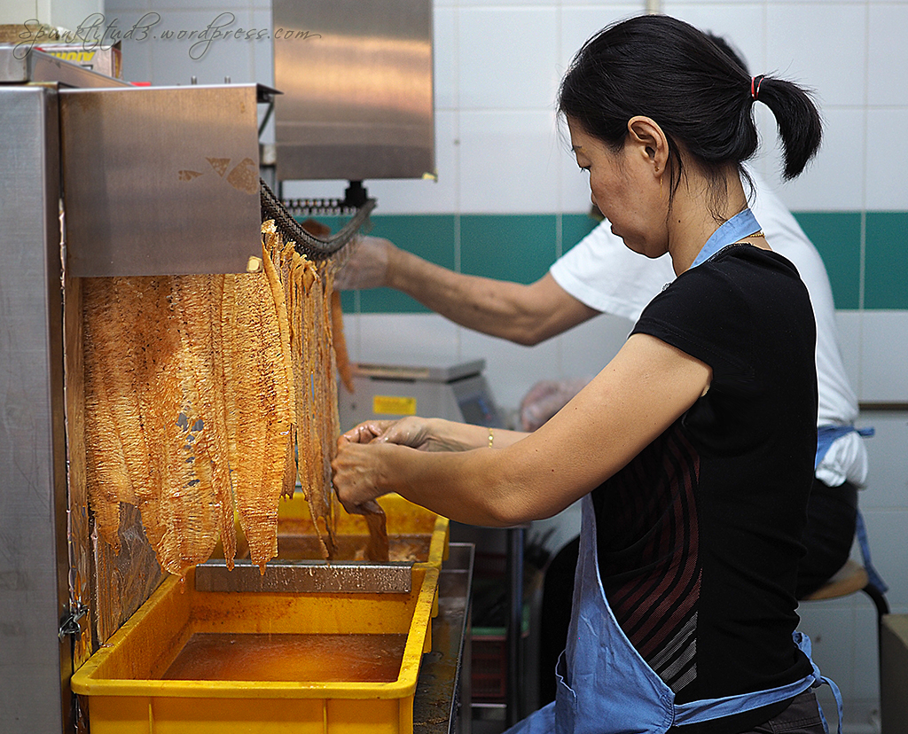 Singapore Food Tours – Chinatown Complex Hawker Center - HolidaySG