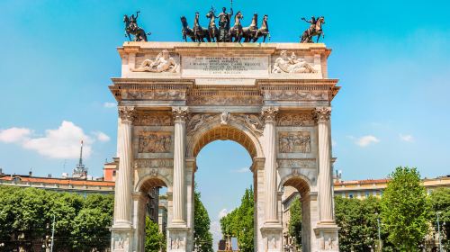 Milan Cathedral + Sforza Castle + Monument to Leonardo da Vinci + Casa Milan + Arco della Pace Day Tours
