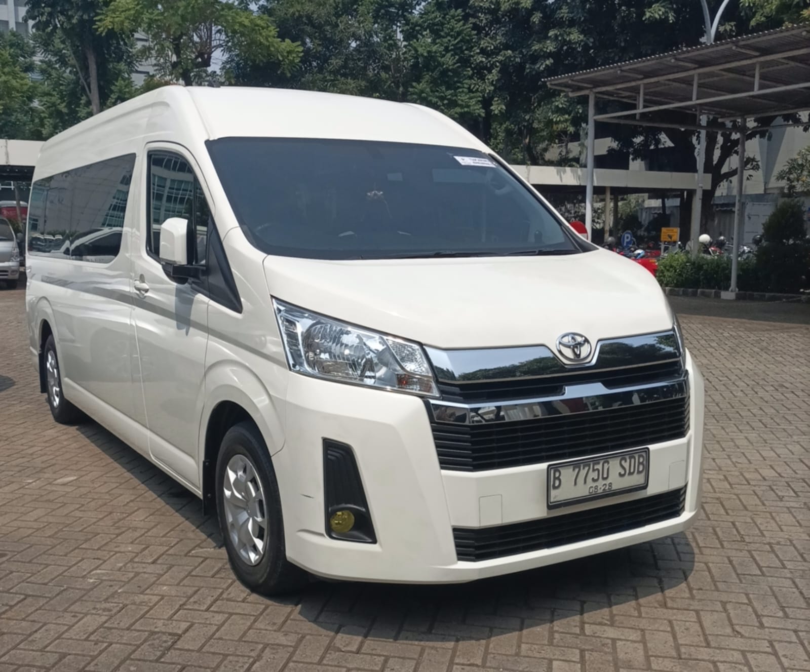 [TICKET] TRANSPORT HIACE PREMIO 14 SEATER JAKARTA-CILETUH  ONEDAY  16 HOURS USE