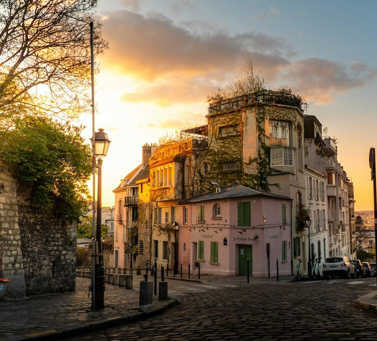 Montmartre. The artist village+its unique charm. My hood.