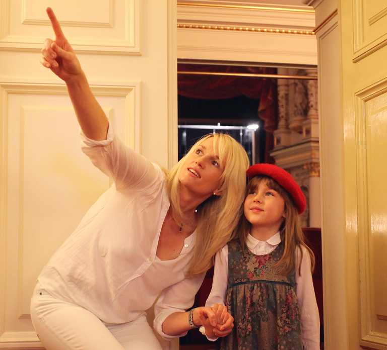 Dresden: Semperoper Guided Tour for Families