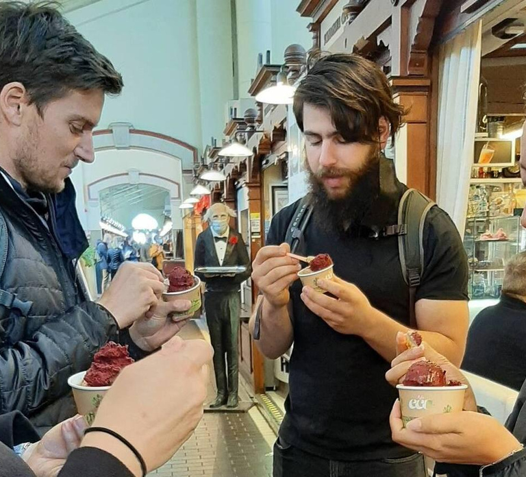 CITY Tour with Food Tasting in Helsinki