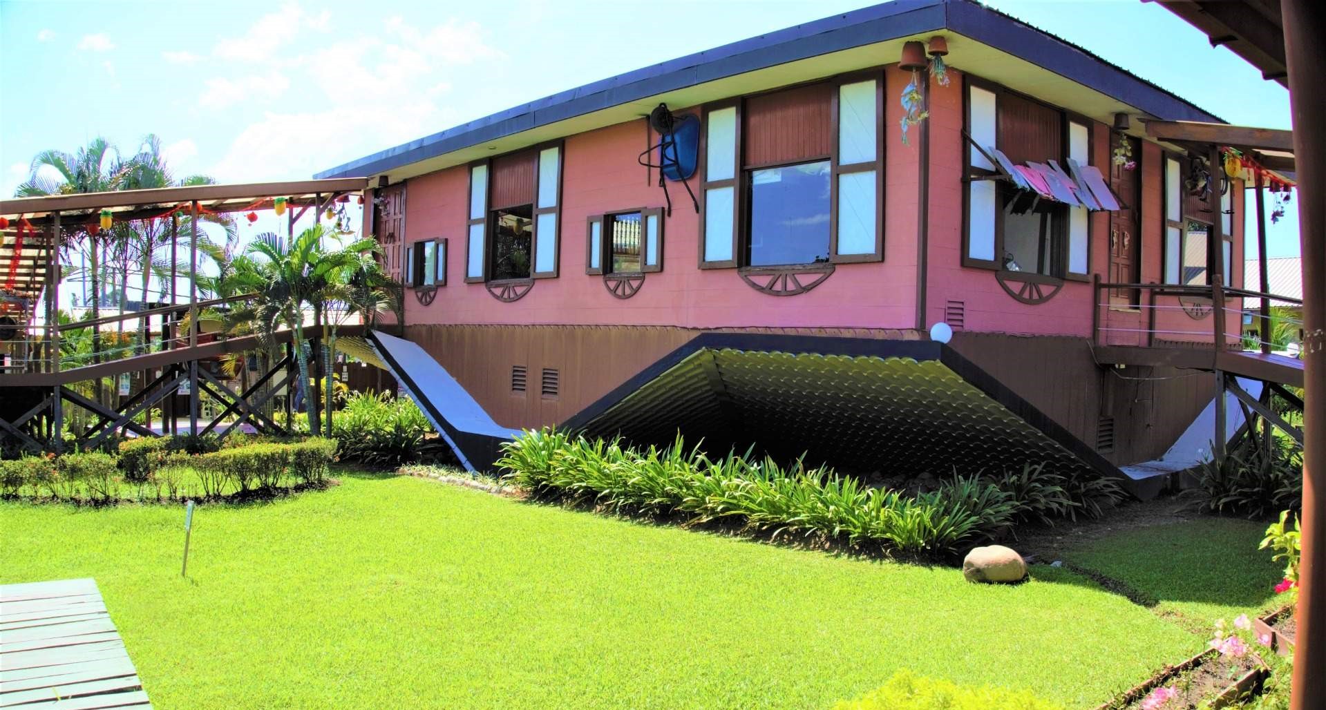 Rumah Terbalik The Upside Down House of Borneo Ticket in Sabah - HolidaySG
