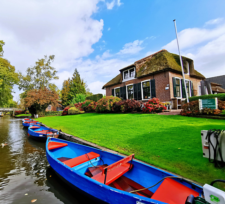 Amsterdam: Giethoorn, Afsluitdijk and Zaanse Schans Day Trip