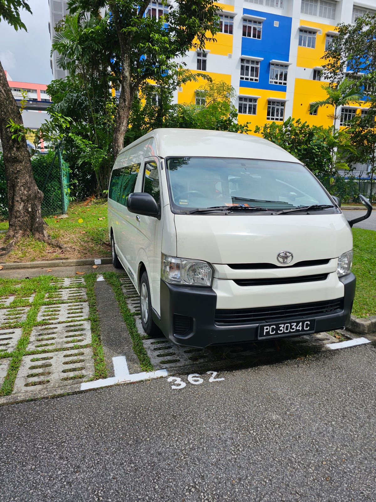 13 Seater Transfer - HolidaySG