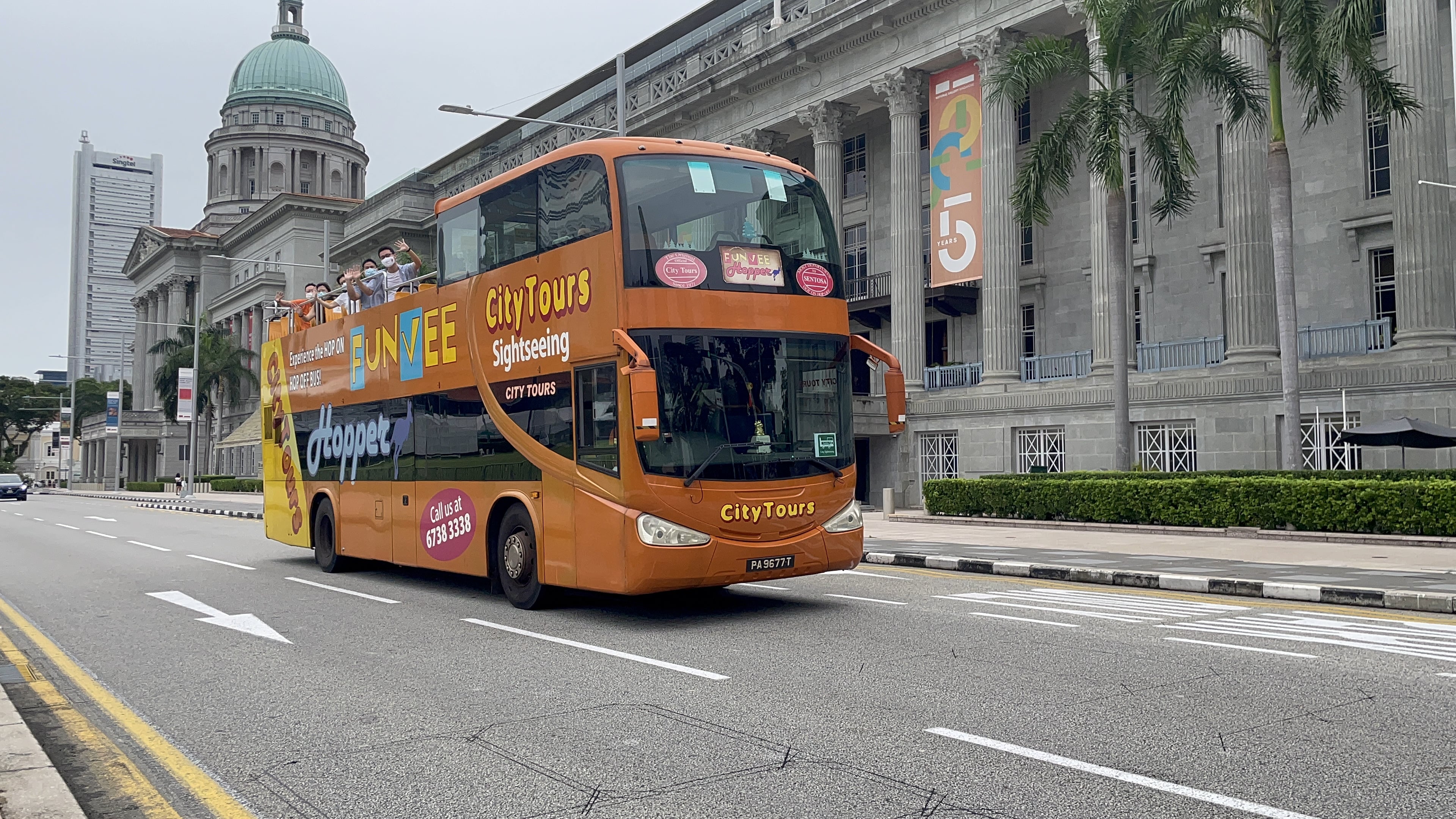 Singapore FunVee Hop-On Hop-Off City Sightseeing Bus Tour - HolidaySG