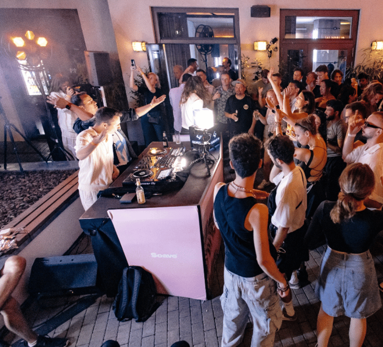 Berlin: Pub Crawl with Shots and VIP Club Entry