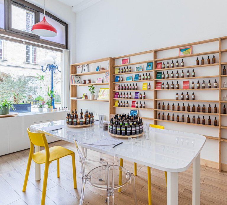 Bordeaux City Center : Perfume Creation Workshop 2h30