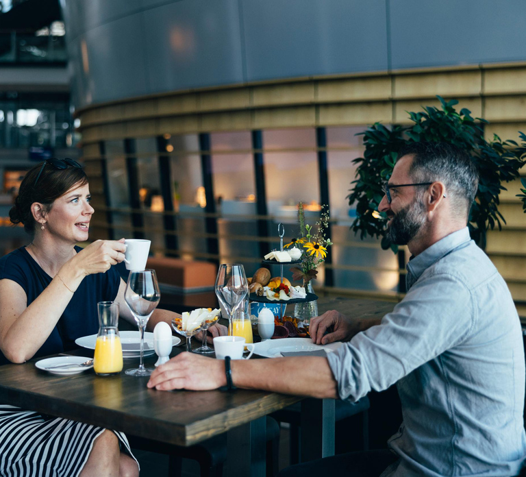 Dresden: Tour of VW's Transparent Factory with breakfast