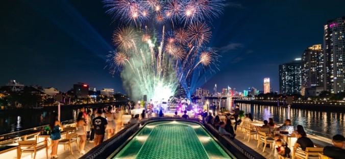 Elite of Saigon Dinner Cruise Experience in Ho Chi Minh City