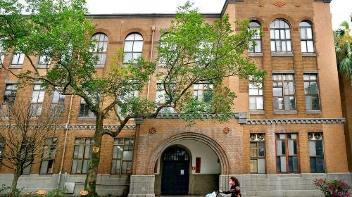 National Taiwan University + National Chengchi University + Maokong Gondola "Academic Scenic Line" One-Day Light Tour Day Tours