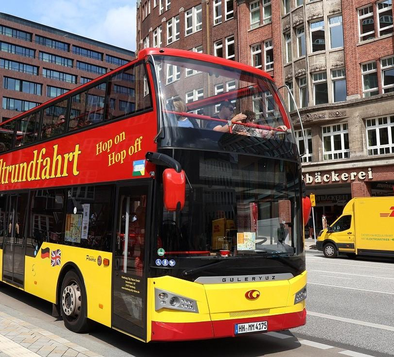 Hamburg: Hop-On/ Hop-Off Sightseeing Tour Classic Line