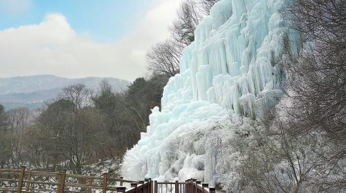Seoul: Elysian Ski + Eobi Ice Valley + Nami Day Tours