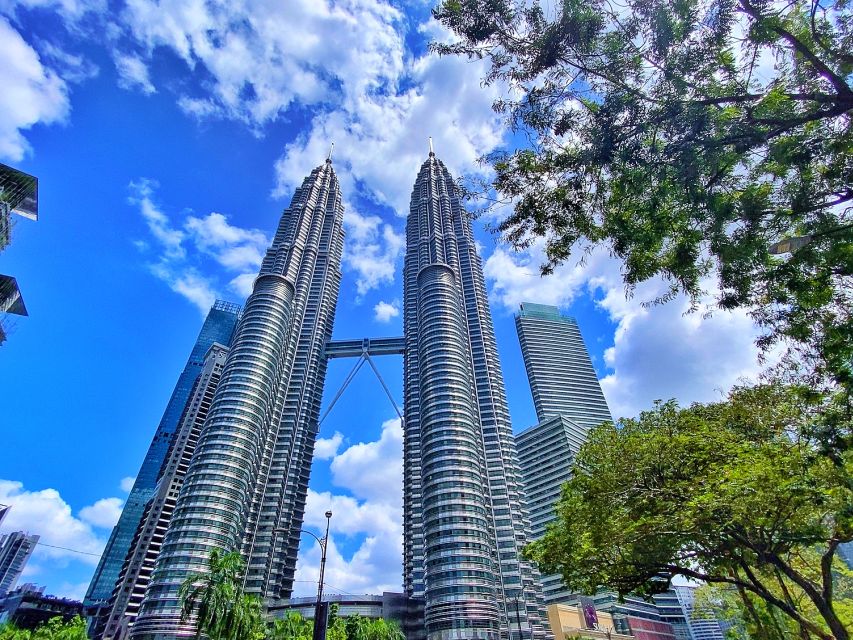 Petronas Twin Tower Ticket & 1 Way Transfer - HolidaySG