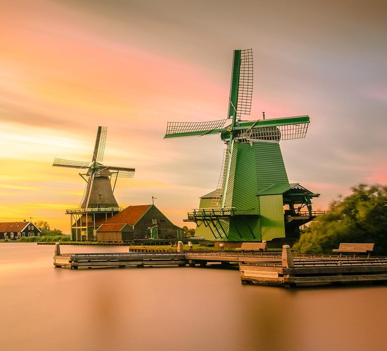 Amsterdam: Private Zaanse Schans Windmills and Volendam Trip