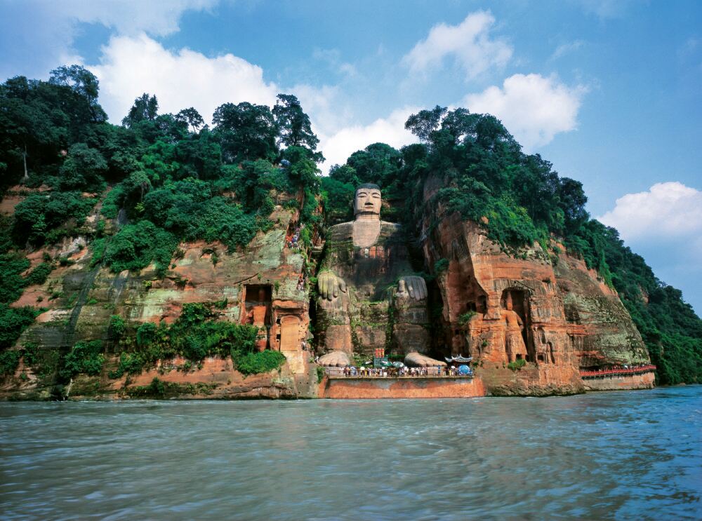 Chengdu Panda Park and Leshan Giant Buddha Daily Bus Tour with Tickets by CITS X ZANBUS - HolidaySG
