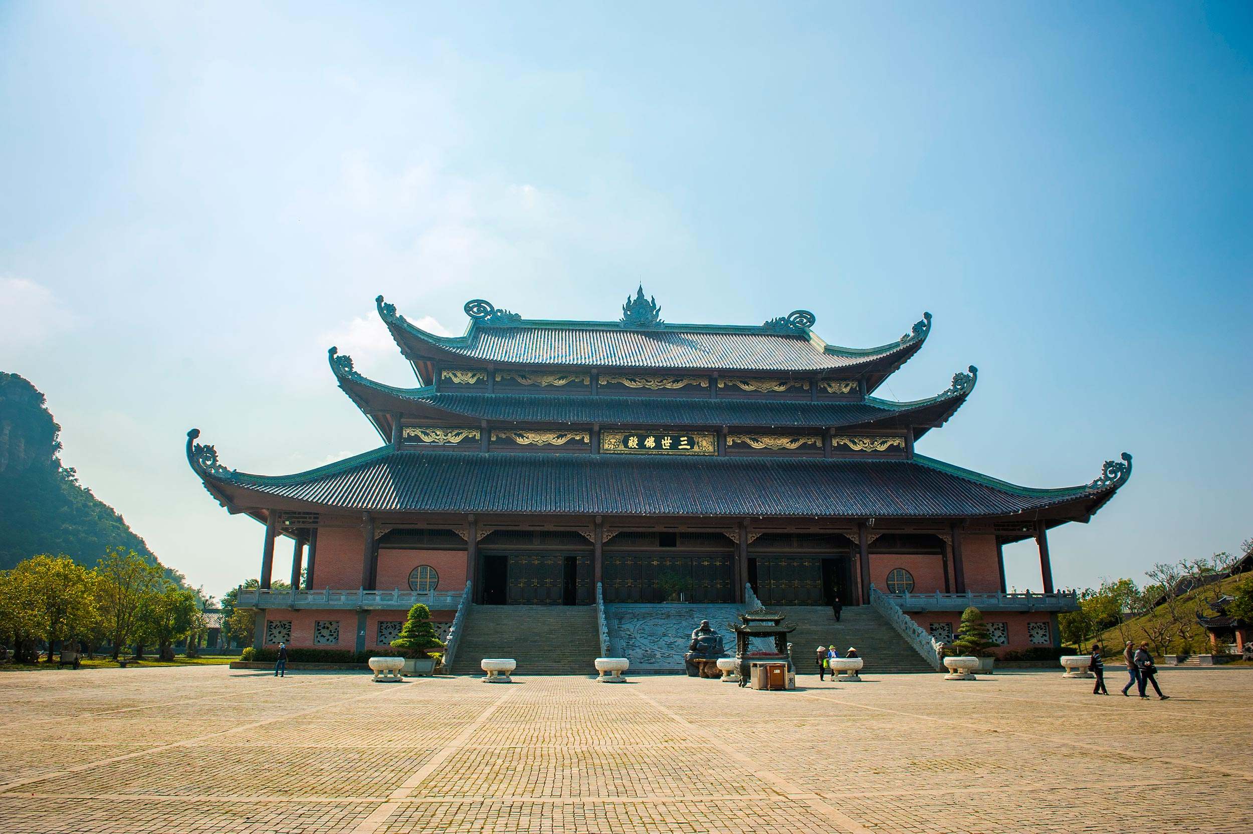 One Day Visit Bai Dinh Pagoda And Trang An Boat From Hanoi - HolidaySG