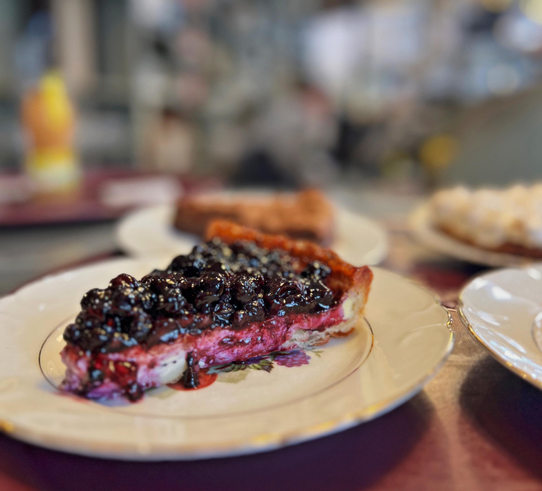 Avignon: Historic District Guided Food & Wine Walking Tour