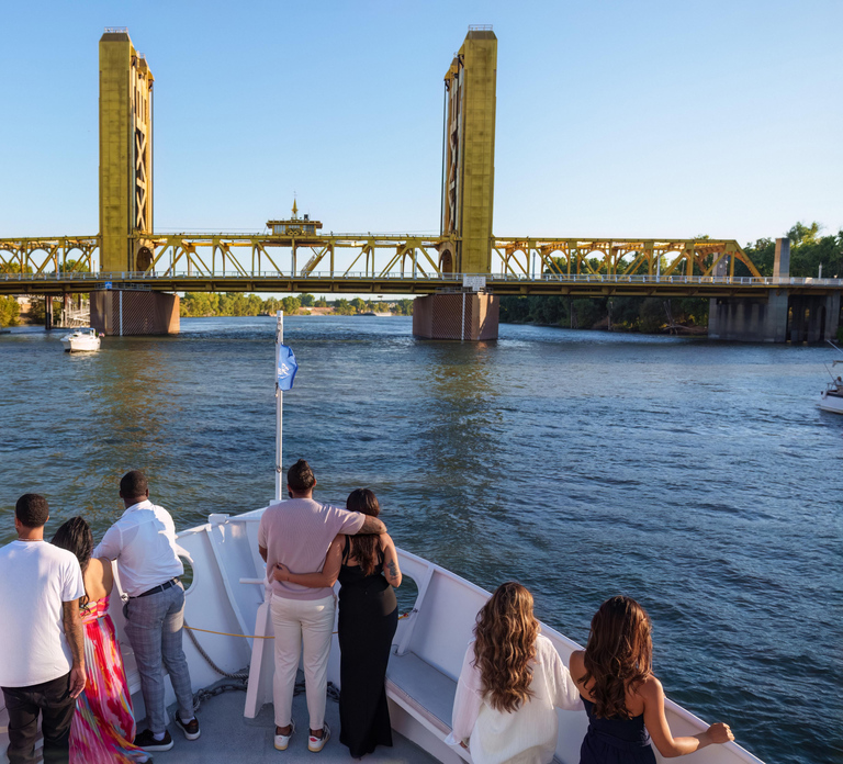 Sacramento: City Cruises Sights and Sips Cruise
