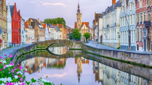 From Amsterdam: Bruges Day Tour in Spanish or English