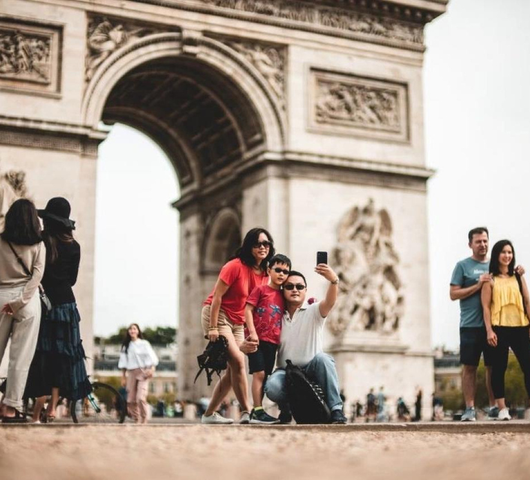 Paris: Arc de Triomphe Entry with Seine Cruise
