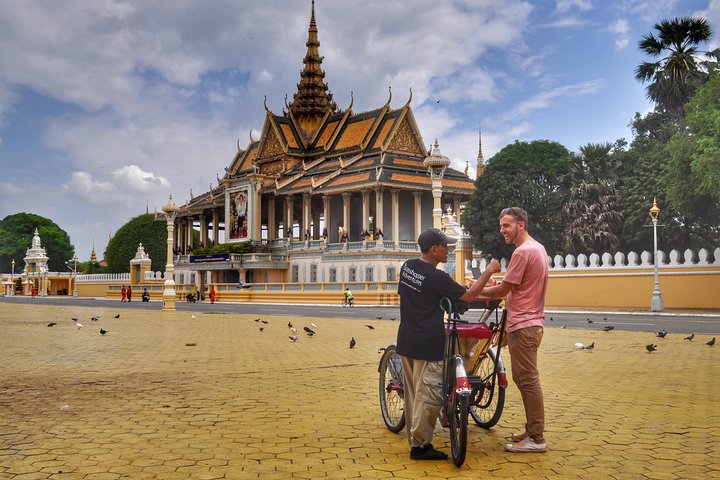 4 Hours Phnom Penh Capital Tour by Cyclo - HolidaySG